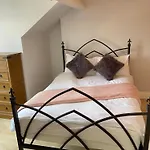 Hometel Digs Hidden Mansion Sleeps 15