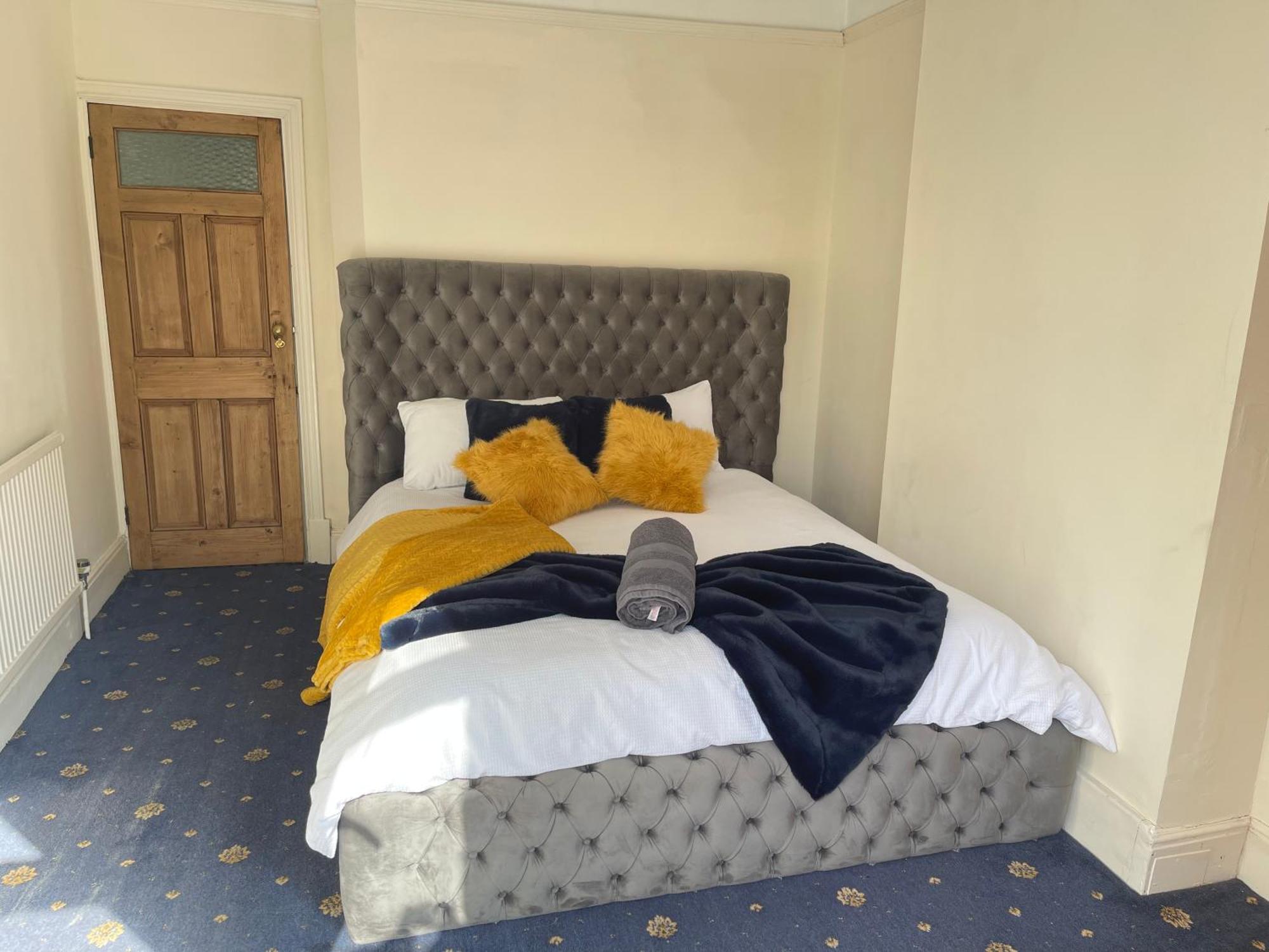 Hometel Digs Hidden Mansion Sleeps 15