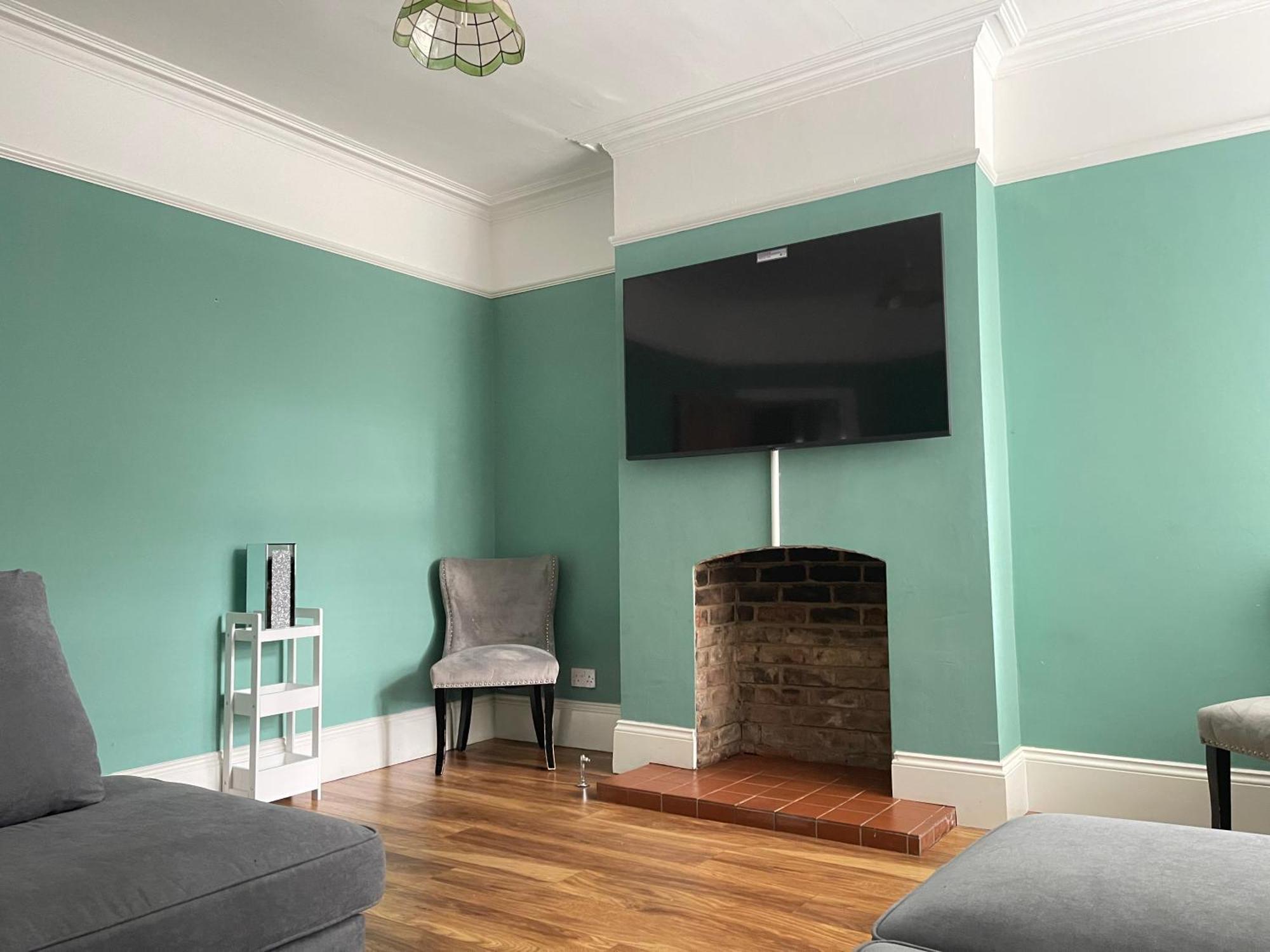 Hometel Digs Hidden Mansion Sleeps 15 * Leicester