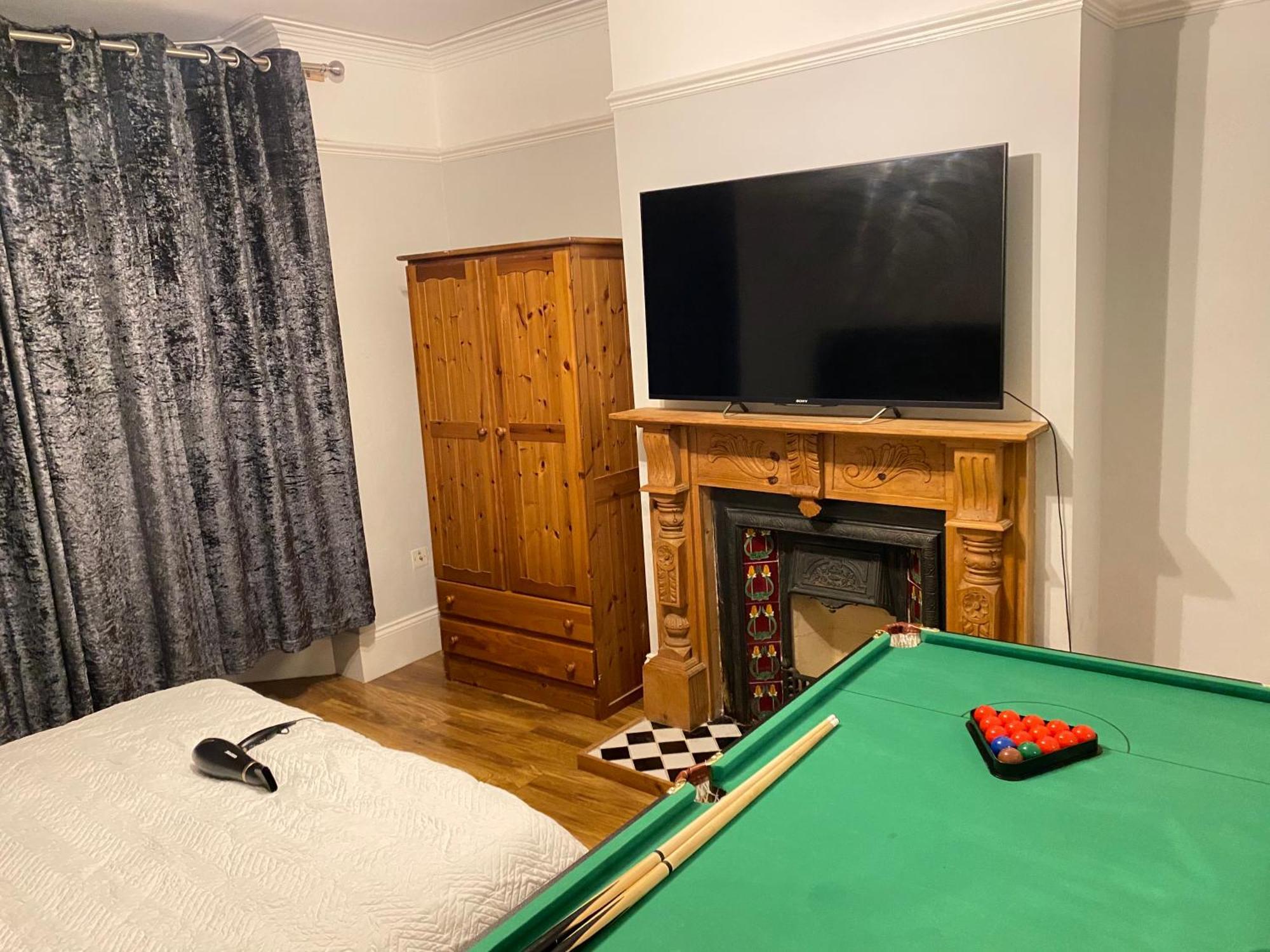 Hometel Digs Hidden Mansion Sleeps 15 Villa Leicester